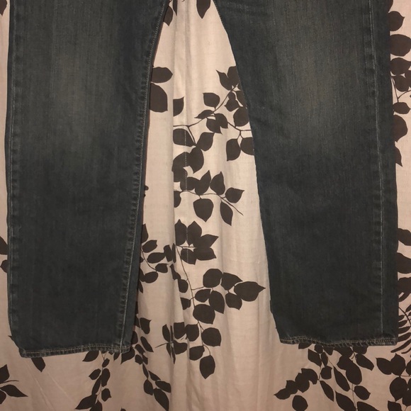 Levi Strauss - Picture 3 of 7